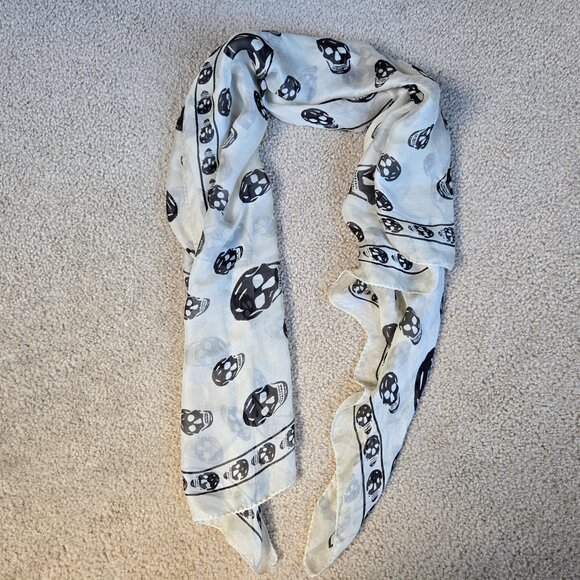 Alexander McQueen Skull Scarf 100% Silk White Black - Picture 2 of 9